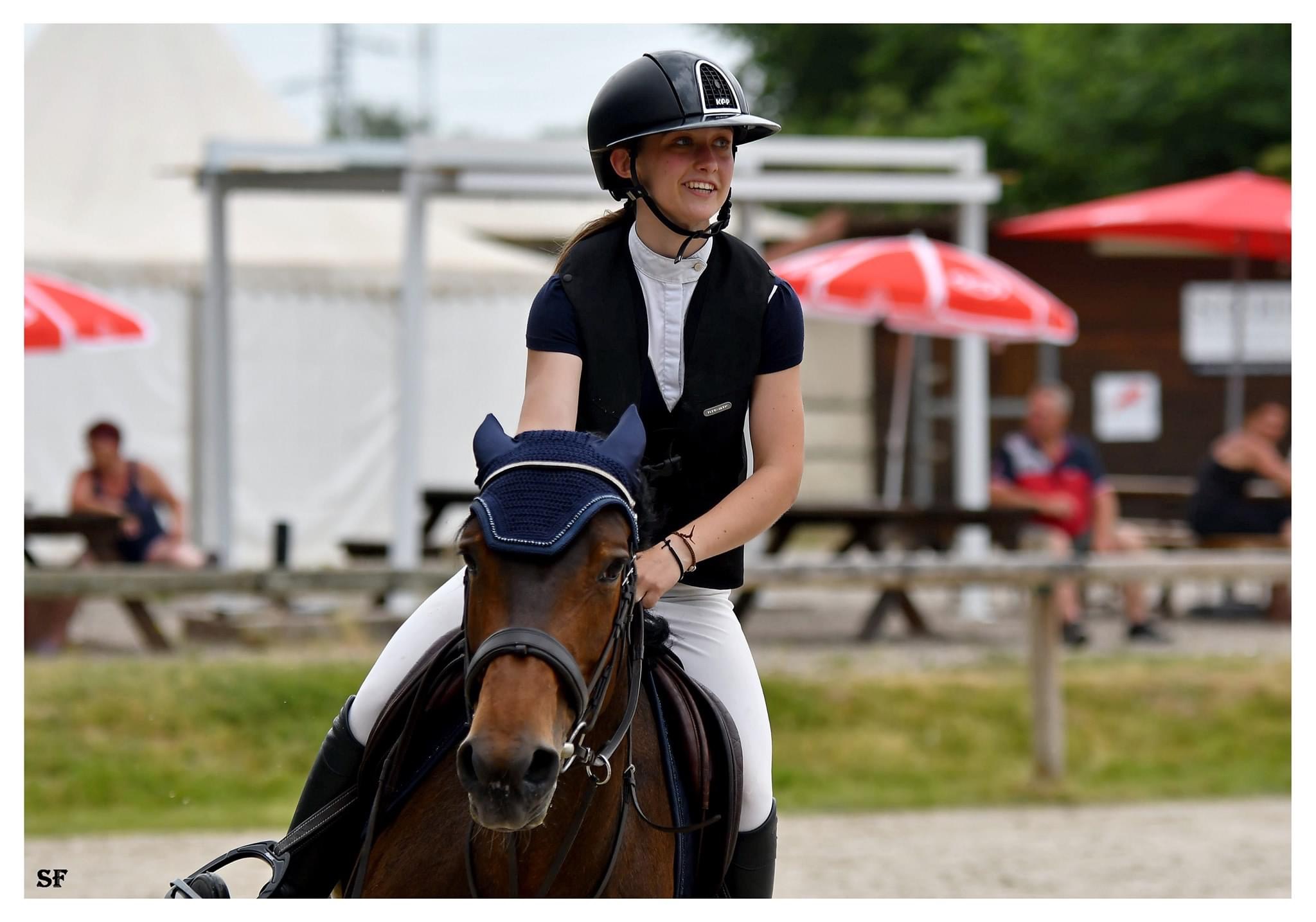 Enseignante Monitrice Inès Linck cheval poney enfants ados adolescents adultes école équestre scheidstein centre équestre club STRASBOURG ILLKIRCH ESCHAU PLOBSHEIM GEISPOLSHEIM LINGOLSHEIM